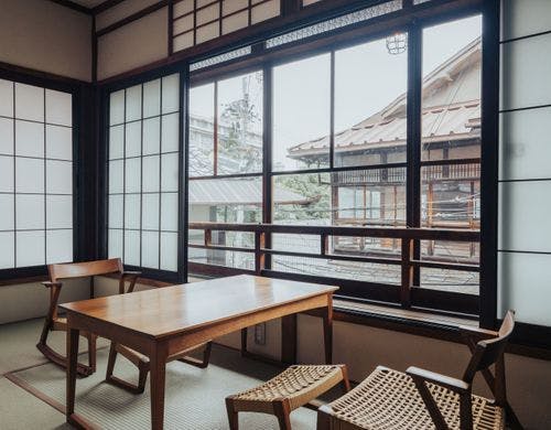 湯本坂に面する縁側