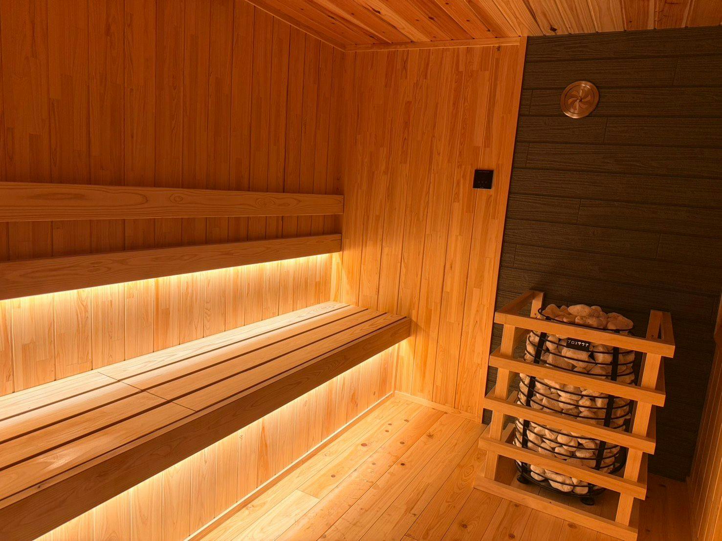 바다와 후지산이 한눈에 보이는 절경 사우나