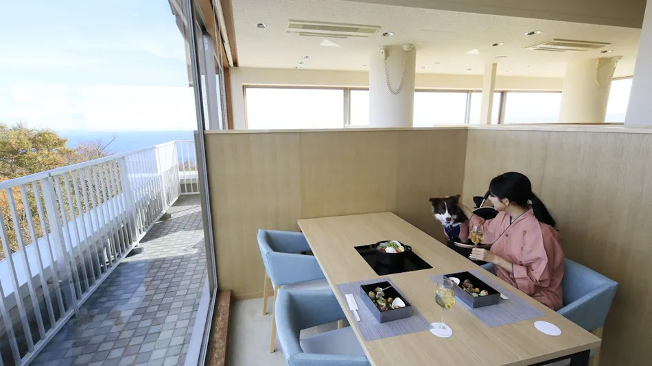 Yururi Atami with DOGS
