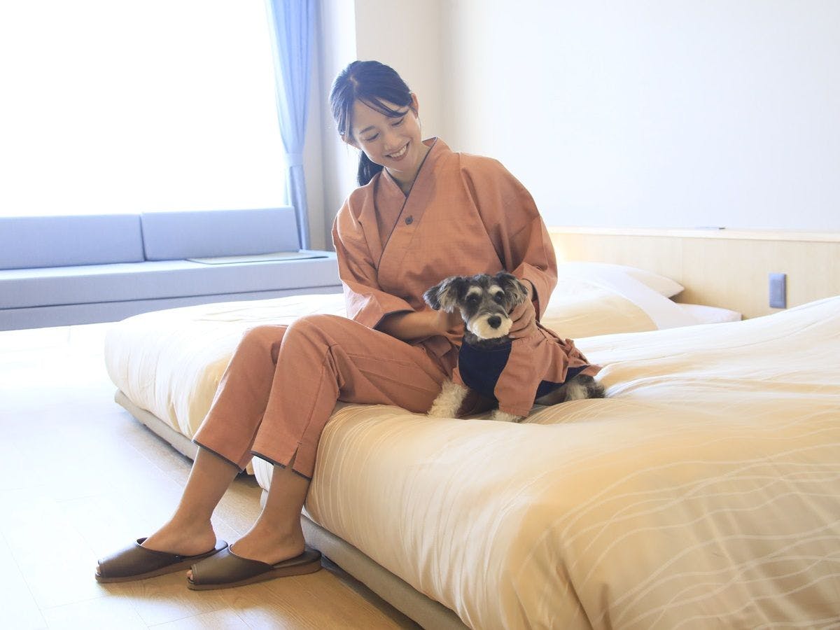 Yururi Atami with DOGS