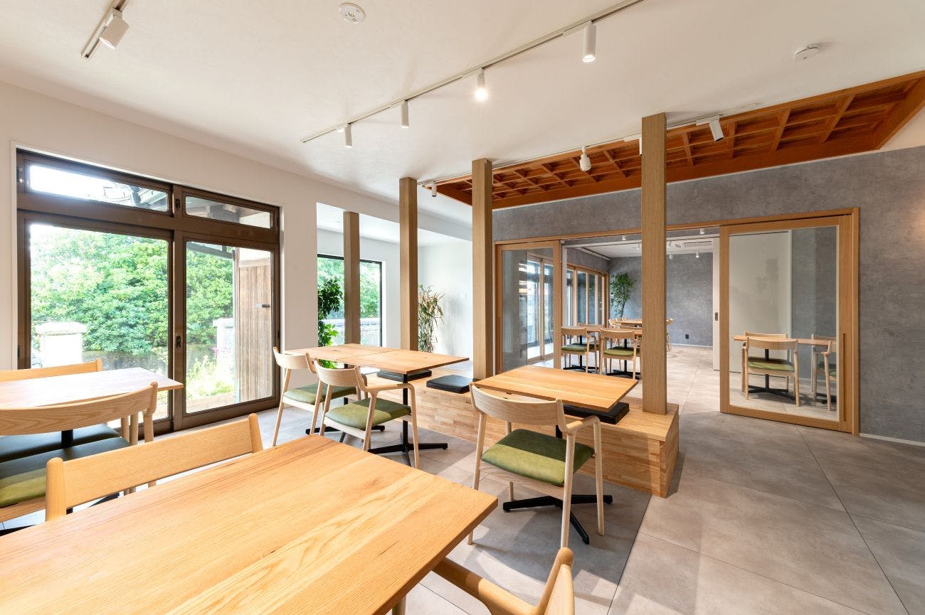 อาหารกลางวัน 11:00～14:00  
คาเฟ่ 14:00～17:00