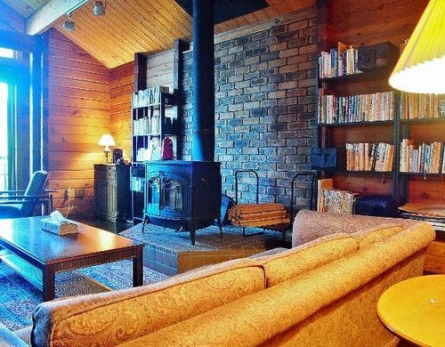 リビングルームの暖炉