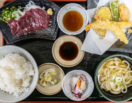 夕食（有料定食）馬刺し天ぷら定食