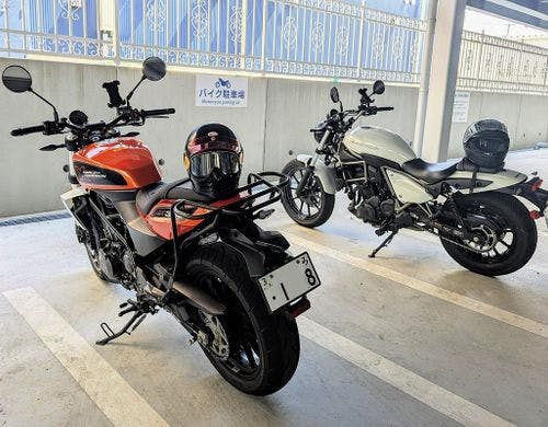 バイク駐車場