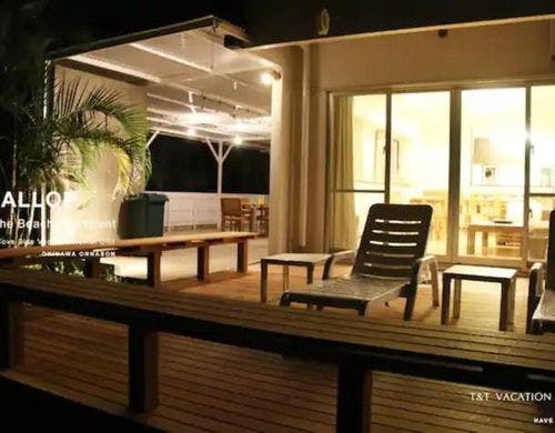 B棟外観（夜）です。