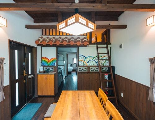 トレーラーハウスのダイニングです。