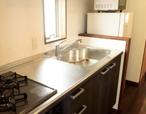 トレーラーハウスのキッチンです。