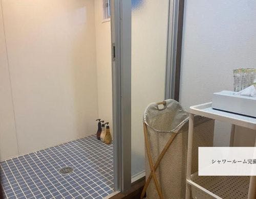 トレーラーハウスのシャワールームです。