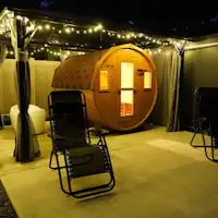 Sauna barrel, kolam air sejuk
Boleh melakukan löyly