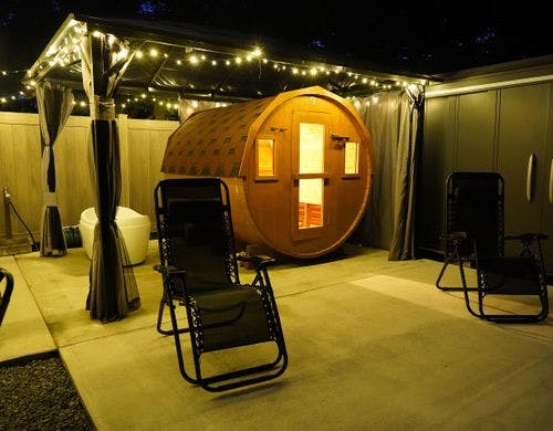 バレルサウナ、水風呂<BR>ロウリュできます