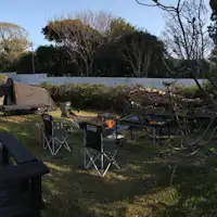 정원에서 바비큐와 모닥불을 즐기실 수 있습니다.