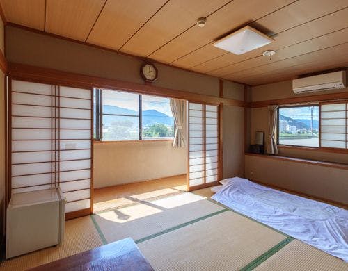 和室(本館２Fもしくは３F、風呂付き)
