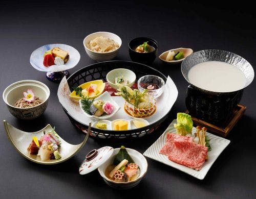 ご夕食一例：旬の食材の会席料理