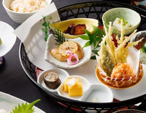 季節を映す彩りと、素材の味わい。