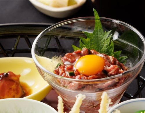 馬肉ユッケ　馬肉を味わう特別会席プラン