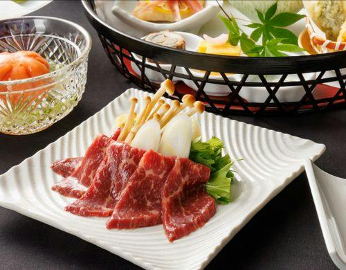 馬肉をすき焼きでお楽しみください