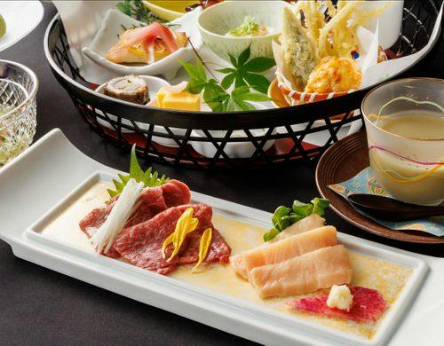 料理長が厳選した馬肉を「馬刺し」で味わう