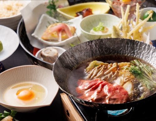 馬肉を旨みあふれるすき焼きでご堪能