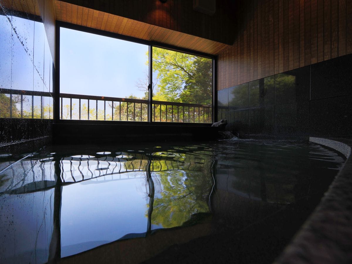Accommodation of Ocean Breeze and Sunlight Filtering Through Trees Fujiwara