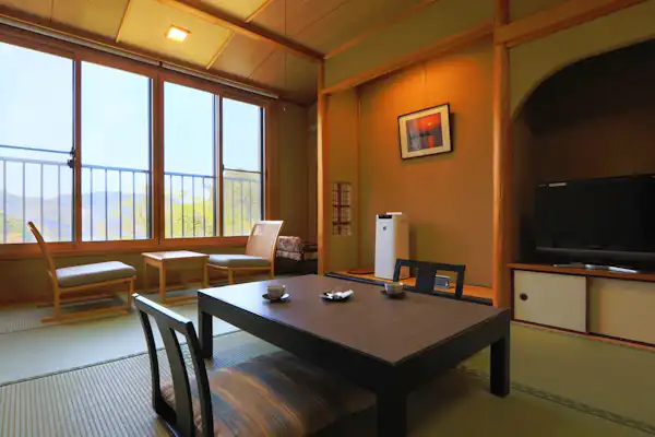 ห้องพักสไตล์ญี่ปุ่นขนาด 9 เสื่อ พร้อมอ่างล้างหน้าและห้องน้ำ