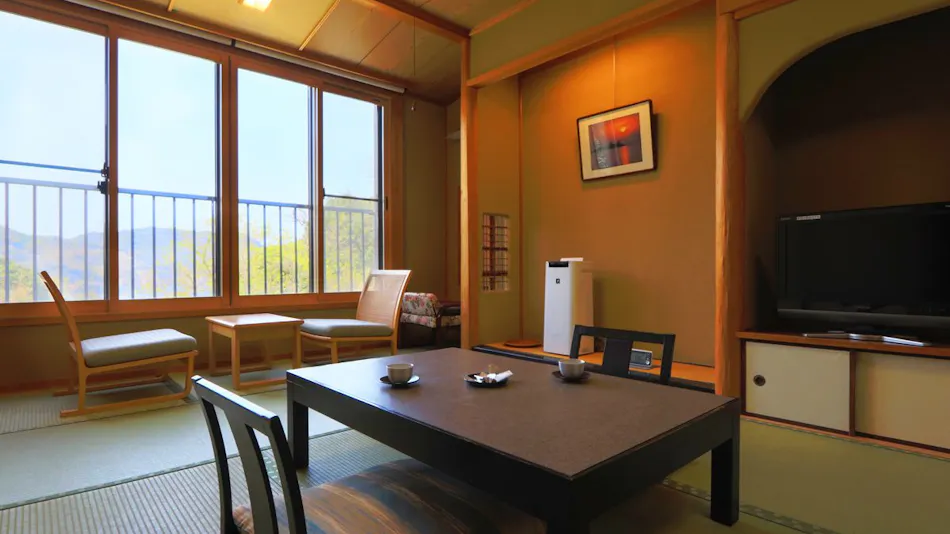 Accommodation of Ocean Breeze and Sunlight Filtering Through Trees Fujiwara
