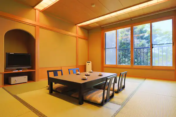 【Japanese-Style Room with 11.5 Tatami Mats, Equipped with Washbasin and Toilet】