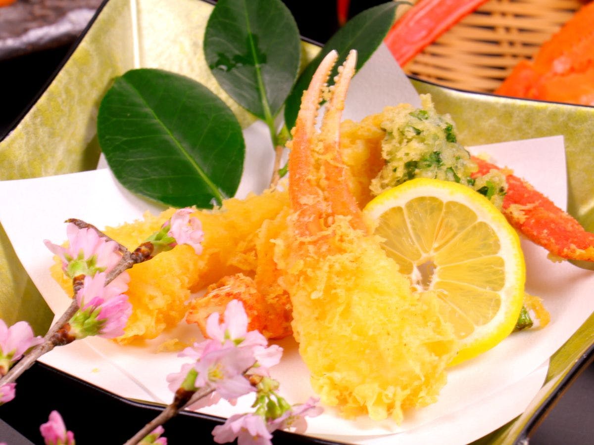 Accommodation of Ocean Breeze and Sunlight Filtering Through Trees Fujiwara