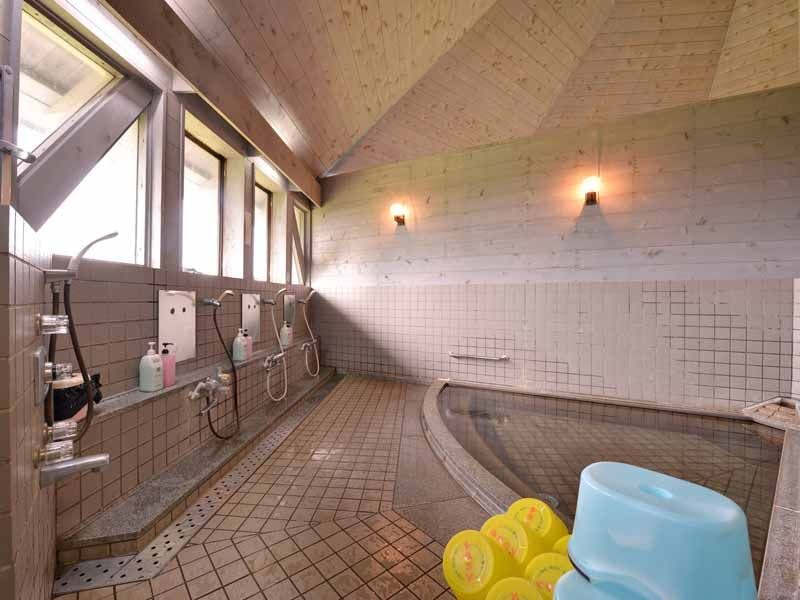 *【ศูนย์แลกเปลี่ยนในป่า - ห้องอาบน้ำรวม】