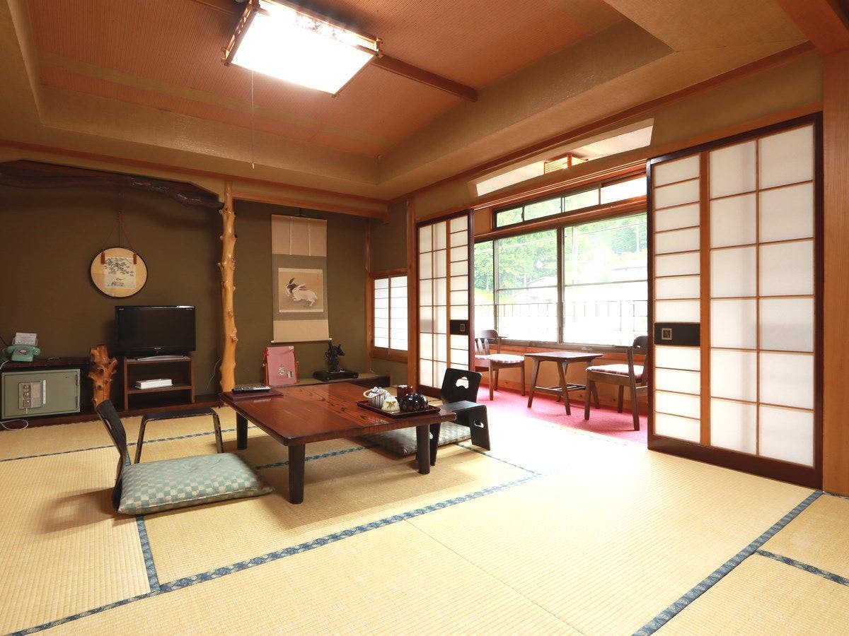 ห้องน้ำในตัว (ห้องสไตล์ญี่ปุ่น 8-12 เสื่อทาทามิ) สำหรับ 1-6 ท่าน