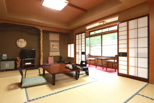 ห้องน้ำในตัว (ห้องสไตล์ญี่ปุ่น 8-12 เสื่อทาทามิ) สำหรับ 1-6 ท่าน