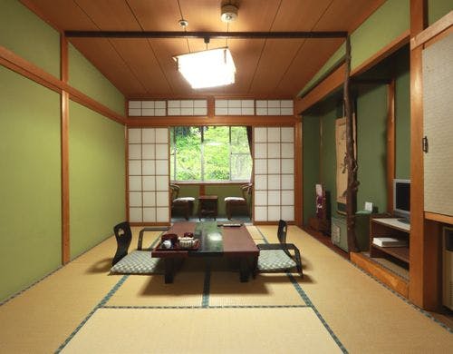 バストイレ付(和室8畳）1名～4名