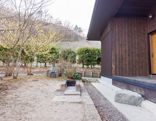 アトリエ山荘の外の炉