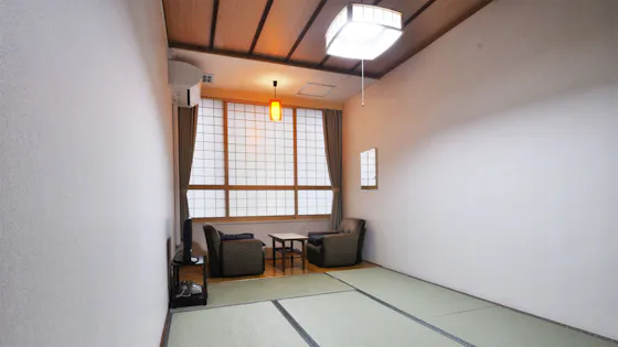 ห้องพักสไตล์ญี่ปุ่นขนาด 8 เสื่อ ท่ามกลางบรรยากาศที่เงียบสงบ