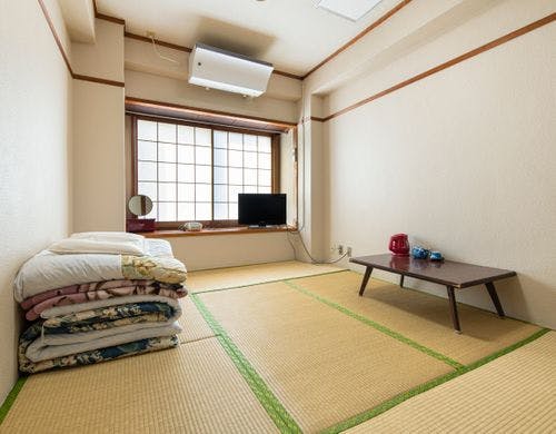 足を伸ばしてくつろげる清潔な「和室」