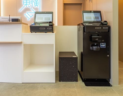 自動チェックイン機