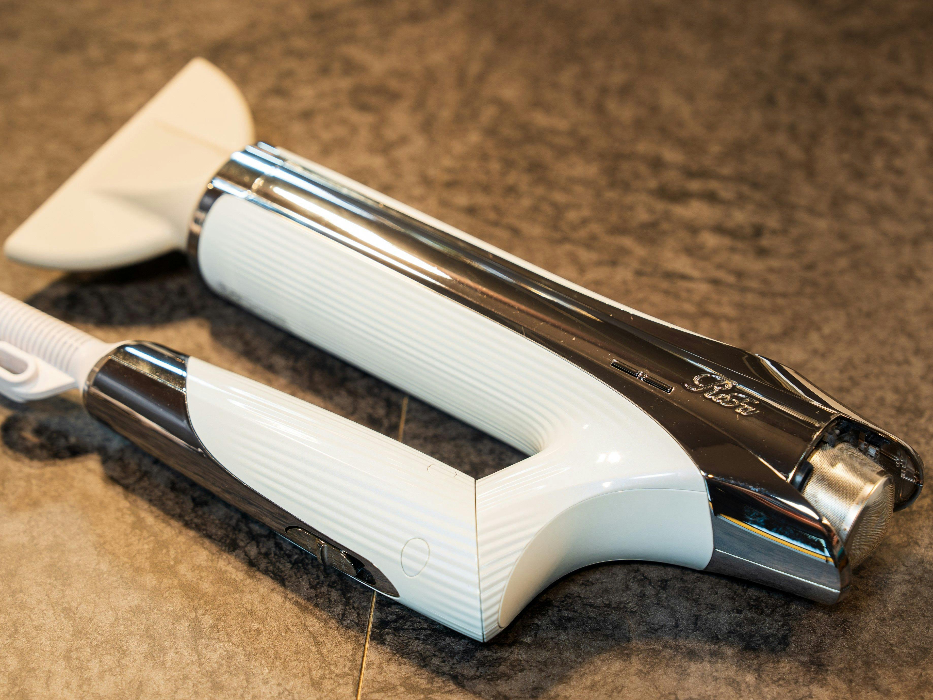 ห้องเปลี่ยนเสื้อผ้าสำหรับผู้หญิงมีไดร์เป่าผม "Refa" ครบครัน