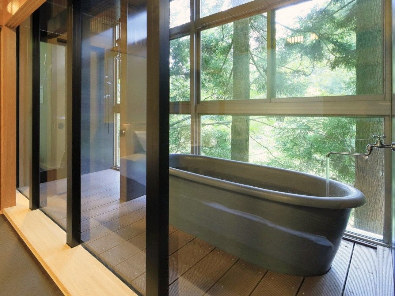 ห้องพักพิเศษแบบญี่ปุ่นและตะวันตกพร้อมน้ำพุร้อนกลางแจ้งครึ่งหนึ่ง