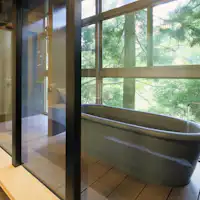 ห้องพักพิเศษแบบญี่ปุ่นและตะวันตกพร้อมน้ำพุร้อนกลางแจ้งครึ่งหนึ่ง