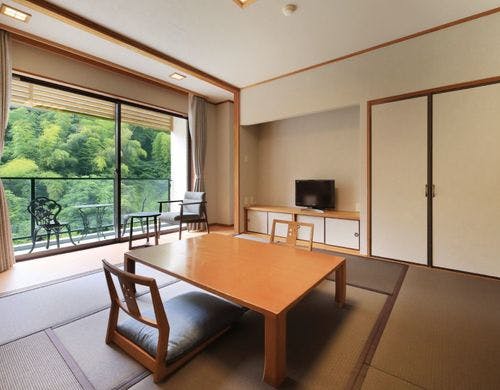 □和室8畳