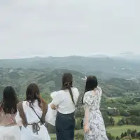 มีสถานที่ท่องเที่ยวมากมาย เช่น ภูเขาโอมุโระ