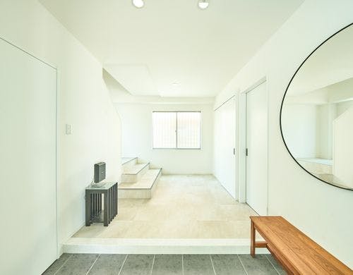 内観：玄関ホール