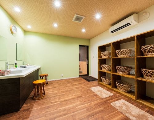 露天湯・脱衣所