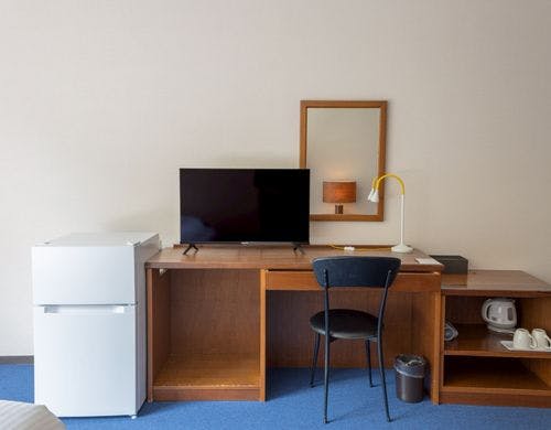 洋室（シングル・ダブル）のデスク周り