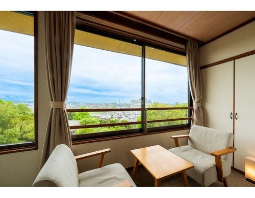 本館和室１０畳　窓際