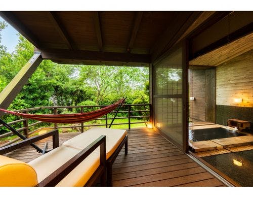 離れのハンモック