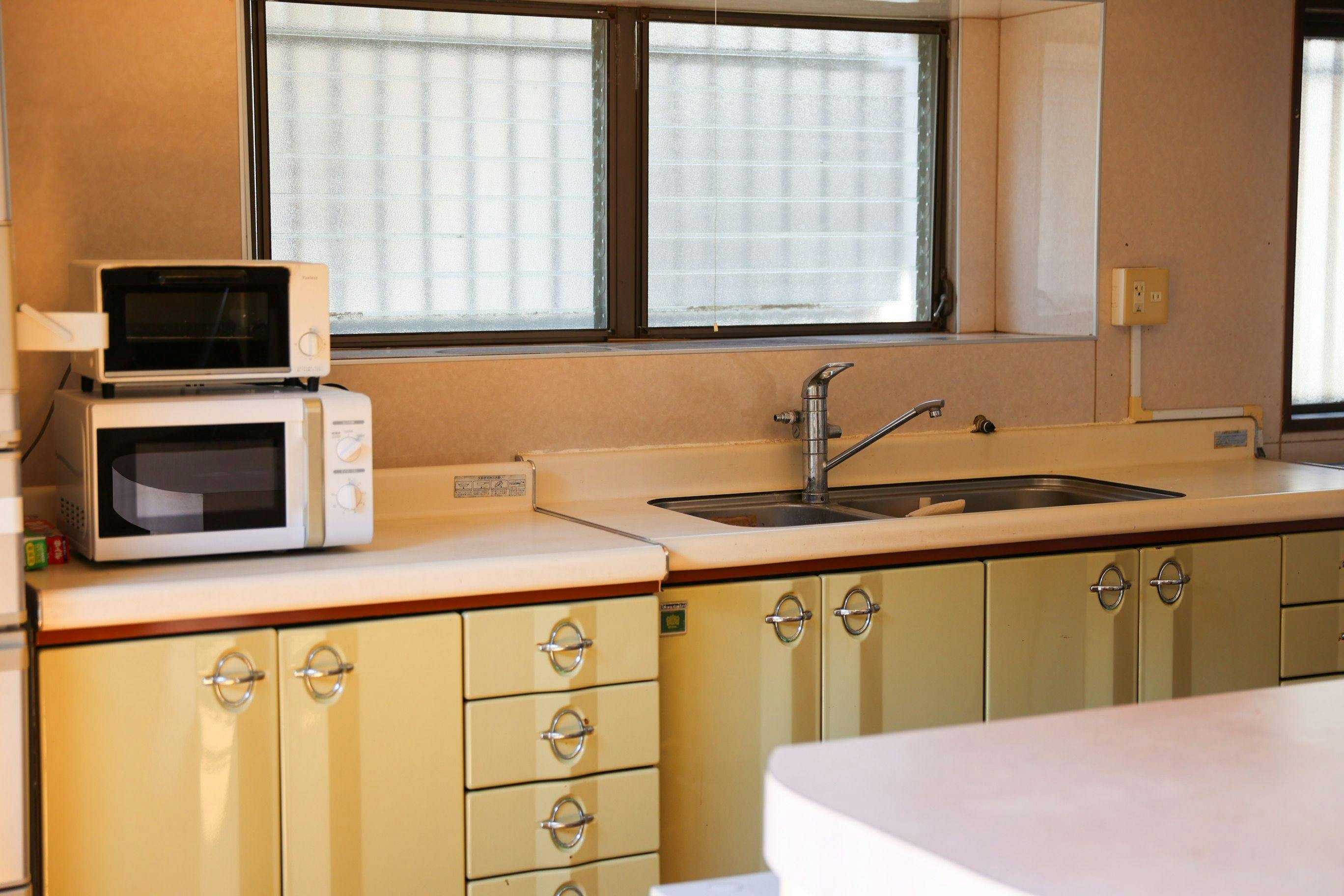 คุณสามารถทำอาหารได้ที่ห้องครัวส่วนกลางด้วยเช่นกัน