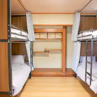 ห้องพักรวมแบบเรียบง่าย