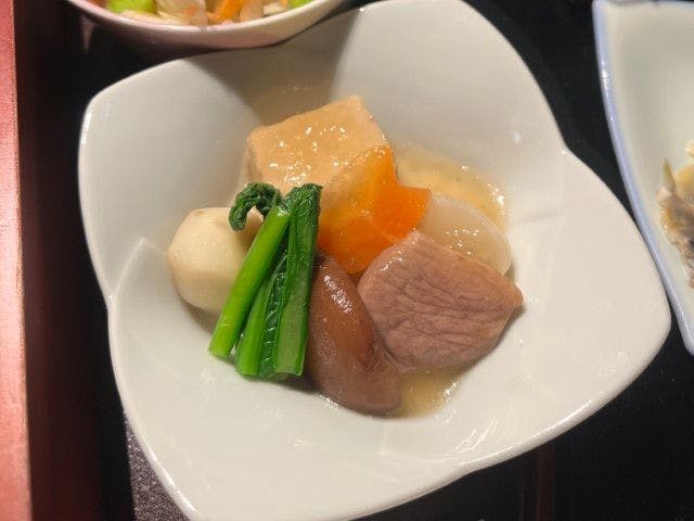 Dog-friendly inn with excellent Japanese cuisine  since1791 Suigetsuro Hotel