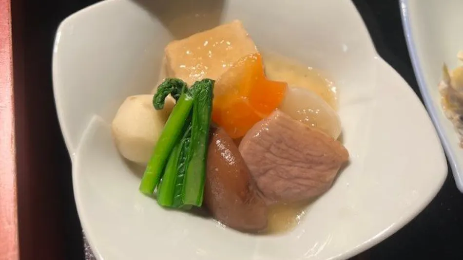 Dog-friendly inn with excellent Japanese cuisine since1791 Suigetsuro Hotel