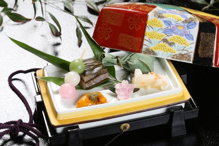 Dog-friendly inn with excellent Japanese cuisine  since1791 Suigetsuro Hotel